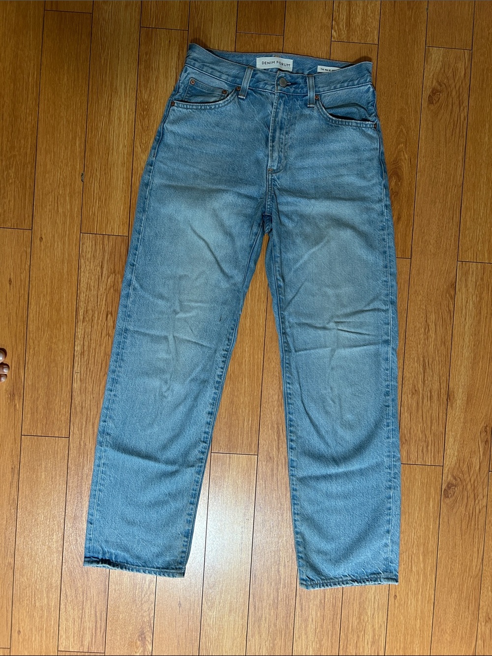 Denim Forum The ‘90s So-Soft Hi-Rise Baggy Jean
High-rise straight-leg jeans